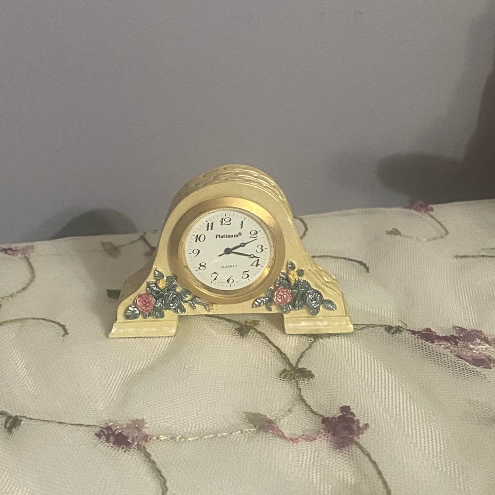 Miniature Decorative Mantle Clock - Picture 3 of 8